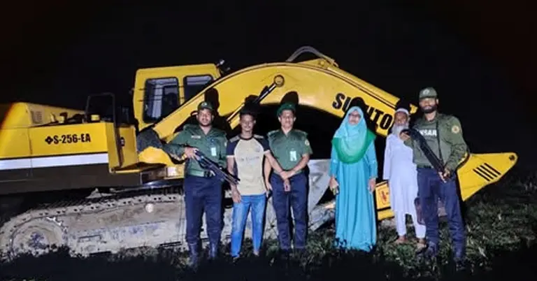 ফেনীতে স্থানীয় প্রশাসনের অভিযান